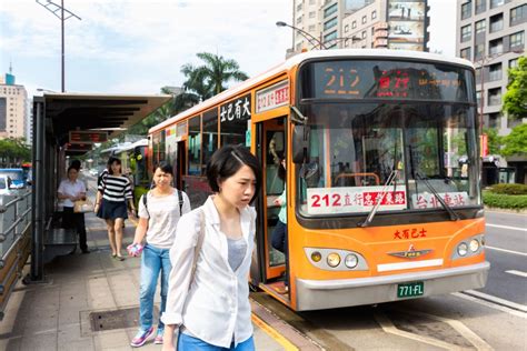 夢見搭公車號碼|夢見搭公車號碼